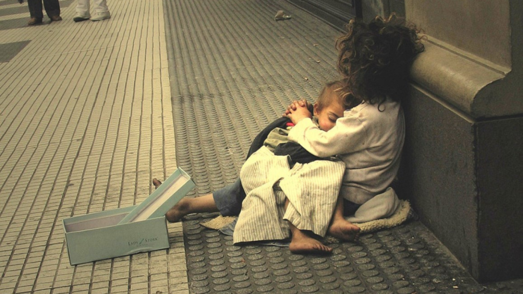 niños en situación de calle Chile durmiendo en la vía pública
